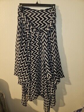 Diva Collection Womans Elastic Waist Chevron Print Skirt Size S